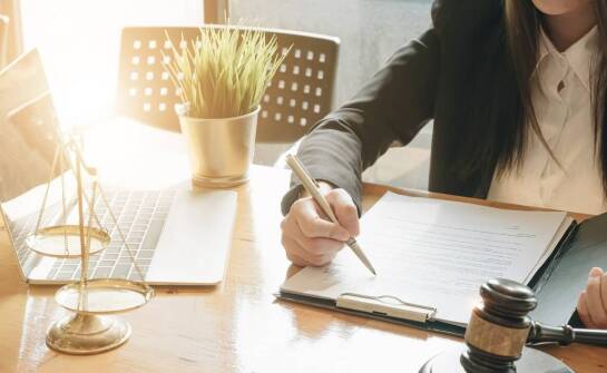 Jakie sprawy można powierzyć kancelarii prawniczej i czego oczekiwać?