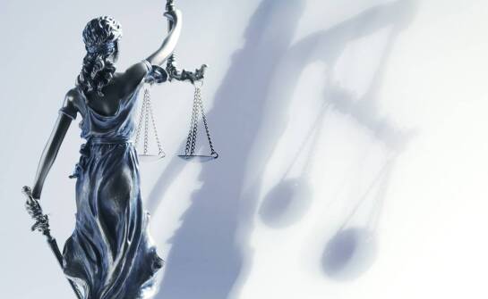 Jak przebiega reprezentacja przed sądem i jakie są jej najważniejsze etapy