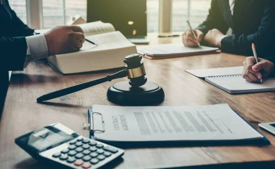 Jak wygląda reprezentowanie przedsiębiorstw w postępowaniach sądowych?