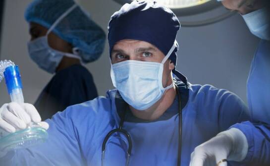 Jak przebiega operacja chirurgiczna? Etapy zabiegu i zalecenia po operacji