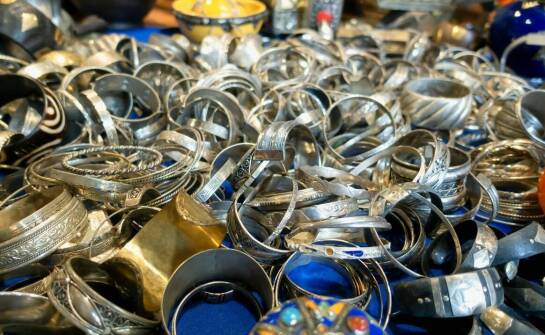 Jak działa skup złomu i co warto wiedzieć przed sprzedażą metali