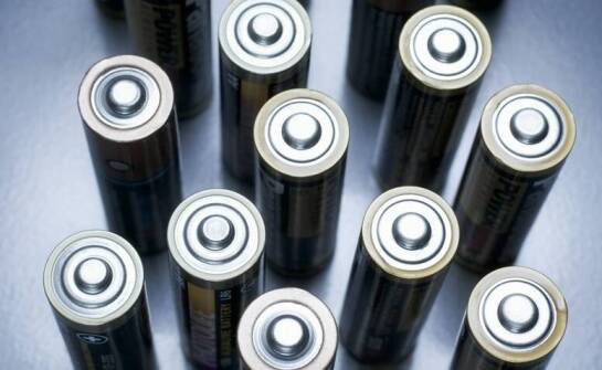 Jak bezpiecznie pozbyć się zużytych akumulatorów i co dzieje się po oddaniu?