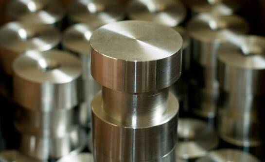 Metale kolorowe – czym są, jak je rozpoznać i jakie mają zastosowanie?