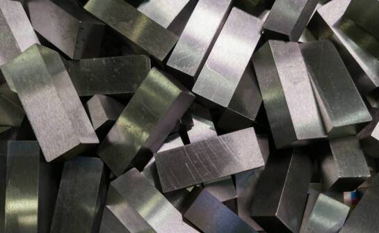 Metale nieżelazne – rodzaje, zastosowania i znaczenie w gospodarce surowcami