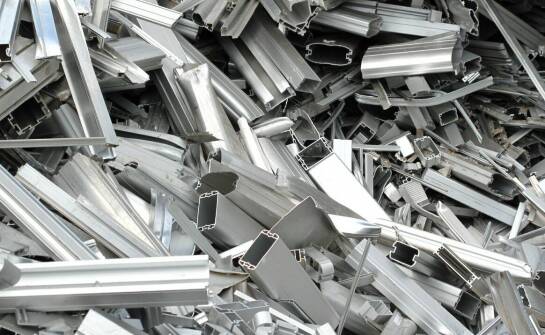 Jak powstaje złom i jakie są etapy jego dalszego przetwarzania?