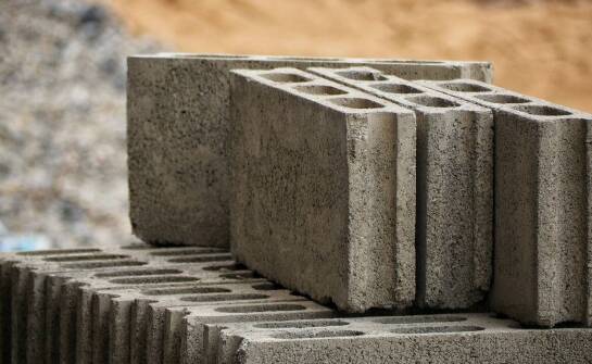 Bloczki fundamentowe – zastosowanie, rodzaje i zalety w budownictwie
