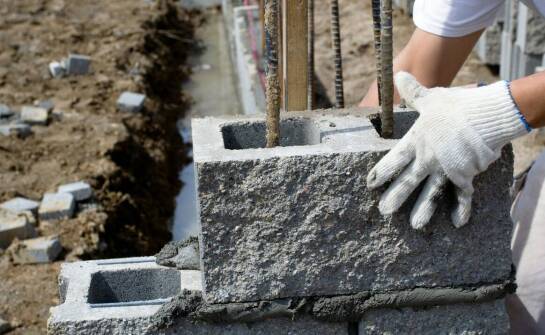 Na co zwrócić uwagę przy wyborze bloczków fundamentowych do budowy domu
