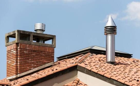 Kominy systemowe – budowa, rodzaje oraz praktyczne zastosowania w domu