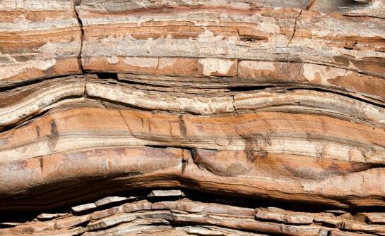 Najważniejsze cechy i zastosowania kształtek wieńcowych w budownictwie