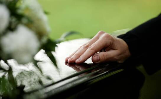 Jak wyglądają etapy przygotowań i oferta branży pogrzebowej w Polsce