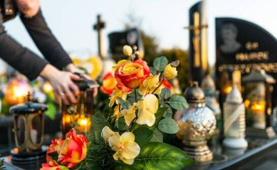Usługi pogrzebowe – jak wygląda pomoc i wsparcie na każdym etapie żałoby
