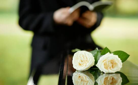 Rodzaje usług pogrzebowych i ich znaczenie w obrzędach ostatniego pożegnania