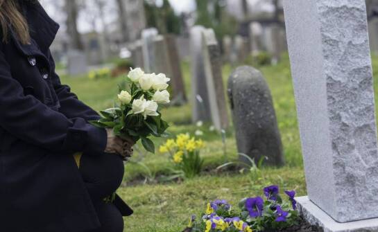 Usługi pogrzebowe – jakie są możliwości organizacji i dostępne opcje pożegnania