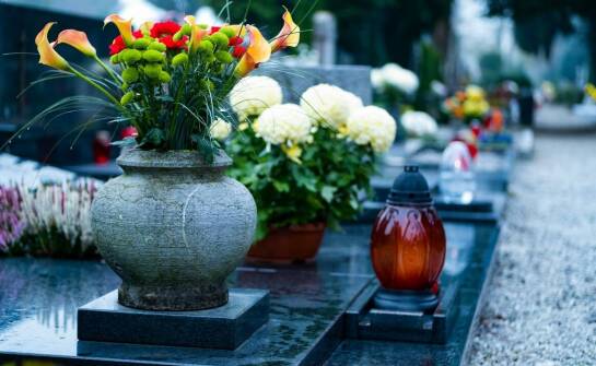 Usługi pogrzebowe – jak przebiega organizacja i jakie są dostępne formy pożegnań