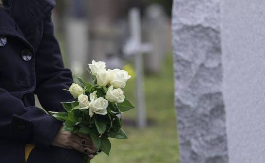 Jakie możliwości oferuje branża pogrzebowa i jak wygląda organizacja ceremonii