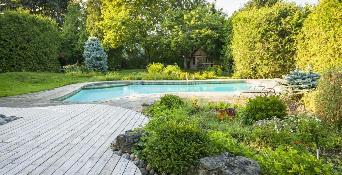 Baseny SPA ogrodowe i wanny z hydromasażem – komfort wypoczynku na wyciągnięcie ręki