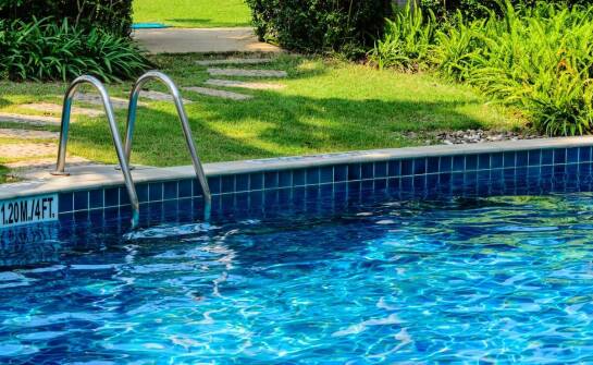 Baseny z bieżnią – innowacyjne połączenie pływania i treningu fitness