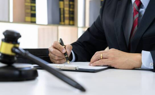 Jakie dokumenty przygotować do wizyty u notariusza i na co zwrócić uwagę