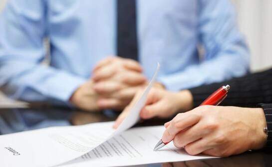 Umowy gospodarcze - kiedy potrzebny jest notariusz?
