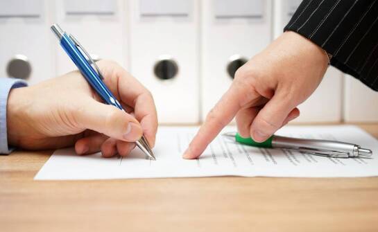 Jakie sprawy można powierzyć notariuszowi i kiedy jego pomoc jest niezbędna