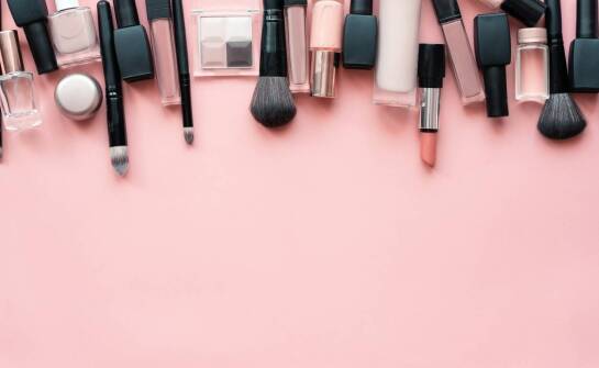 Kosmetyczki od producenta – czym się wyróżniają i jak powstają?