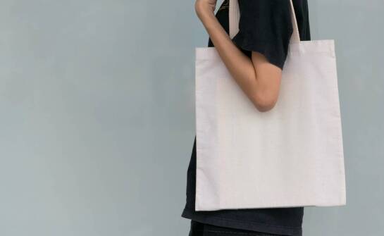 Torby bawełniane – jak powstają i dlaczego zyskują coraz większą popularność