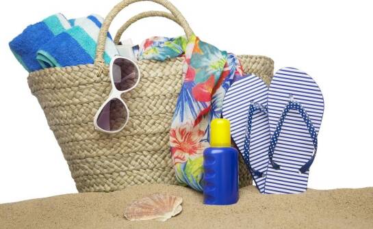 Torby plażowe – modne materiały, funkcjonalność i inspiracje na lato