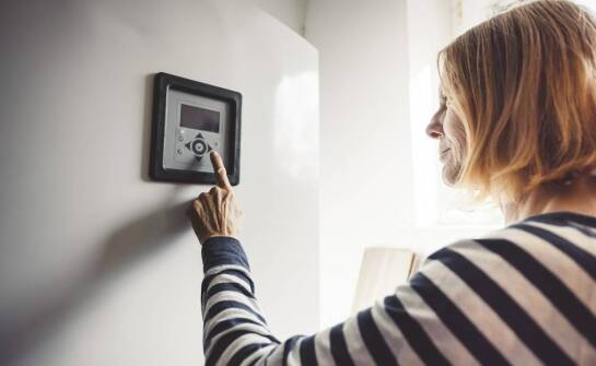 Monitoring zużycia energii – jak optymalizacja wpływa na koszty firmy