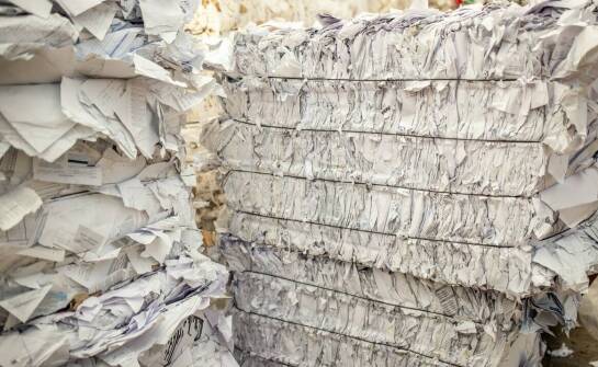 Jakie czynniki wpływają na wycenę makulatury i zmiany cen skupu papieru