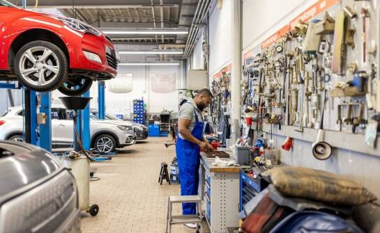 Jak przebiega naprawa auta w warsztacie – najważniejsze etapy i porady