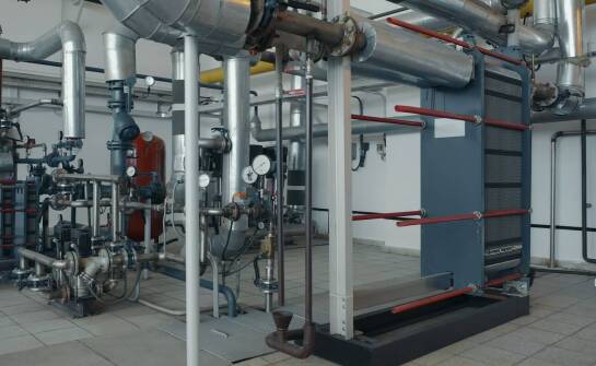 Przemysłowe instalacje grzewcze – zastosowania i zasady działania w fabrykach
