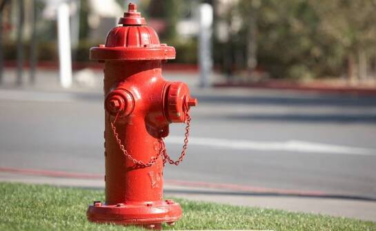 Instalacje hydrantowe w budynkach – funkcje, zastosowania i podstawy działania