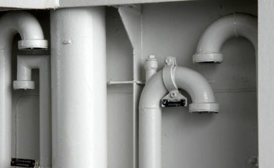 Przemysłowe instalacje sanitarne – funkcje, budowa oraz typowe zastosowania