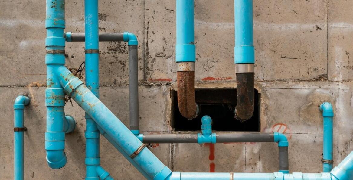 Przemysłowe instalacje kanalizacyjne – budowa, funkcje i obszary zastosowań