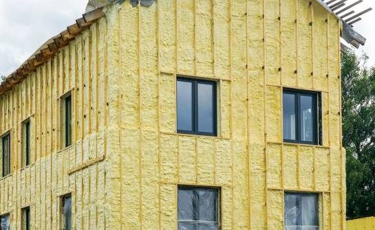 Docieplanie ścian farbami – innowacyjne rozwiązania dla oszczędności energii