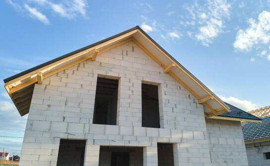 Jak poprawić izolacyjność starych budynków i zmniejszyć straty ciepła