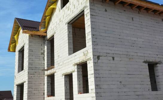 Jak zwiększyć komfort cieplny w starszych budynkach bez dużych nakładów