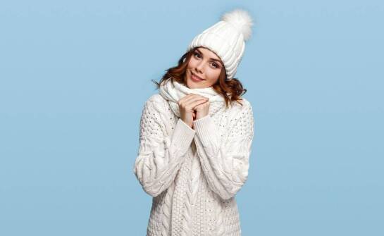 Czapka zimowa z kominem – modne połączenie na chłodne dni