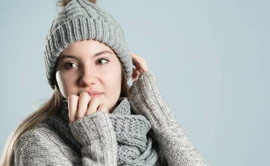 Czpka zimowa damska z kominem - gdzie warto ją kupić?