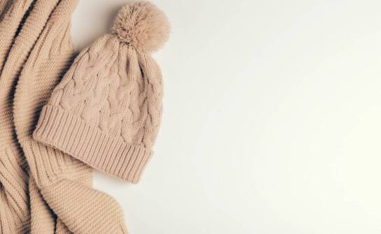 Zimowe czapki damskie w eleganckim stylu – trendy i inspiracje sezonu