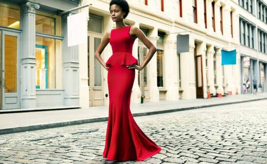 Najpiękniejsze kroje sukienek dla puszystych – trendy i inspiracje sezonu