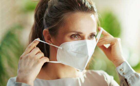 Maseczki ochronne w eleganckim stylu – trendy i inspiracje na nowy sezon