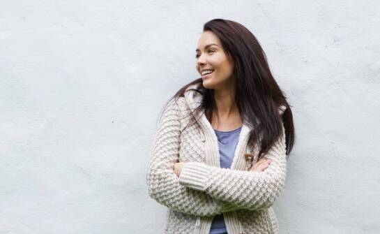 Kardigany w większych rozmiarach – fasony, materiały i modne zestawienia