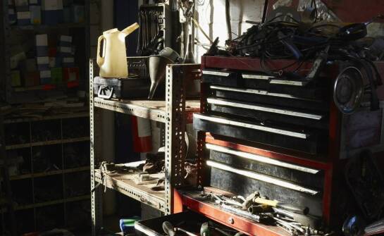 Artykuły metalowe w codziennych zastosowaniach – inspiracje i porady