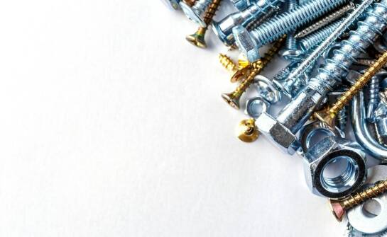 Śruby – rodzaje, zastosowania i najważniejsze cechy popularnych mocowań