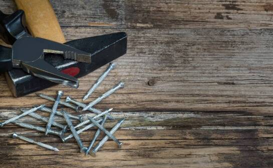 Wkręty – rodzaje, zastosowania i praktyczne wskazówki przy wyborze produktów