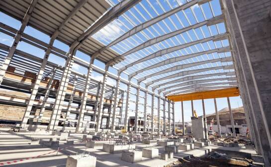 Jakie są korzyści wykorzystania konstrukcji stalowych w projektach budowlanych?