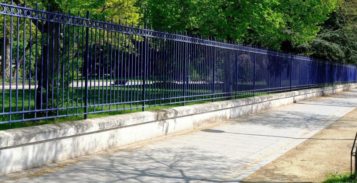 Ogrodzenia – jak wybrać rozwiązanie łączące estetykę z funkcjonalnością