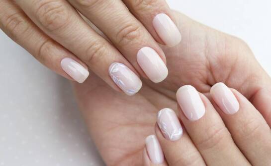 Manicure hybrydowy – jak wybrać stylizację i zadbać o zdrowe paznokcie