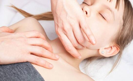 Masaż Kobido – technika liftingująca twarz i jej wpływ na kondycję skóry